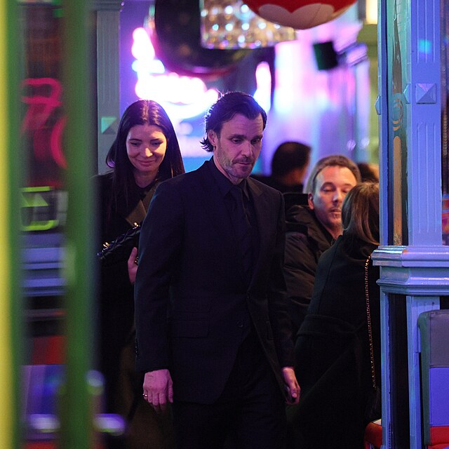 Leo� Mare� odch�z� s man�elkou Monikou, kterou ovedzl dom�. Vz�p�t� se vr�t�.