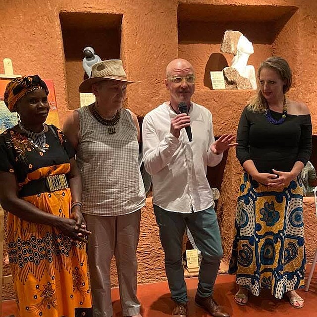 10 let s africk�m um�n�m