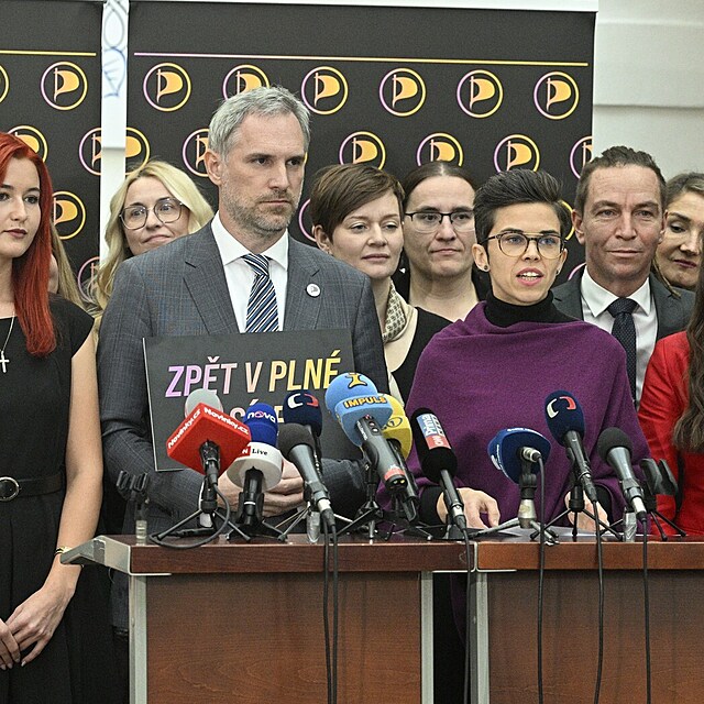 Poslaneck� klub Pir�t�