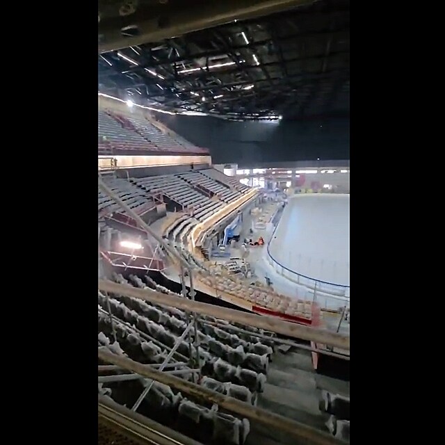 Takto vypad� mil�nsk� hokejov� hala Santagiulia Arena m�s�c a p�l p�ed...