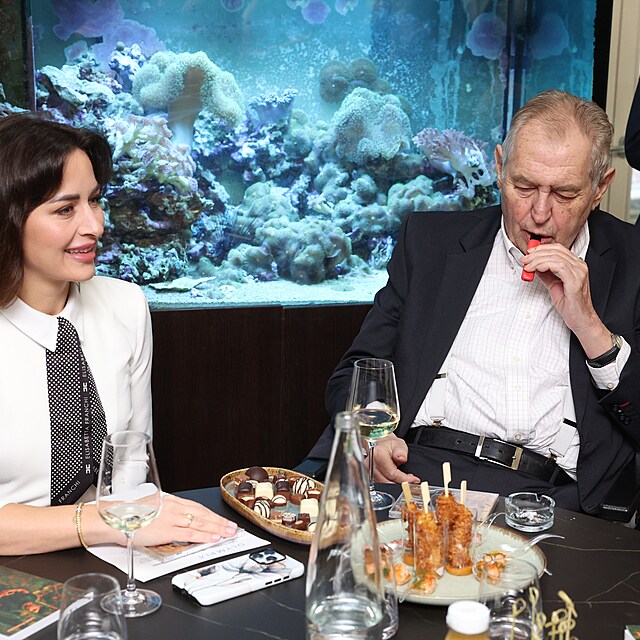 Alex Myn��ov�, Milo� Zeman