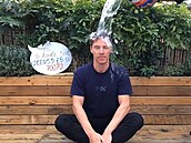 Do kbelíkové výzvy se zapojil i herec Benedict Cumberbatch
