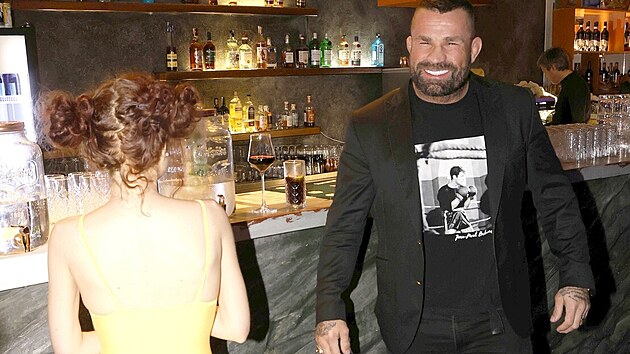 Eva Toulov�, Karlos V�mola