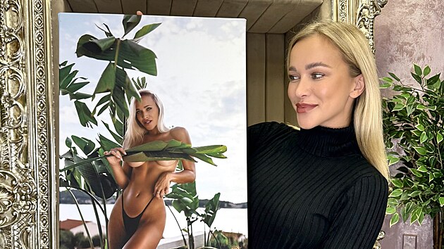 Nela Slov�kov� prod�v� vlastn� obrazy.