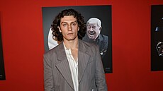 Na spole�enské akci byl Jan nep�ehlédnutelný. Elegance mu jde stejn� p�irozen�...