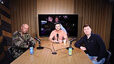 Ale� Bejr a Jakub Jíra b�hem rozhovoru ve studiu Expresu.