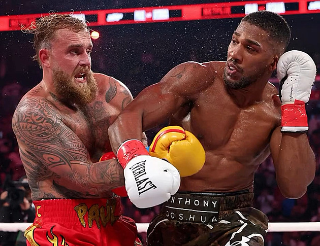 Jake Paul prohrál! Joshua ho knockoutoval. Končí Paul s boxem?