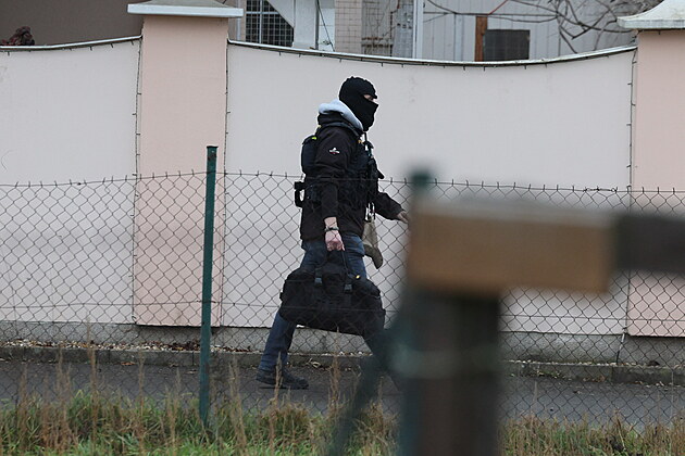 Policie zasahuje u V�moly doma