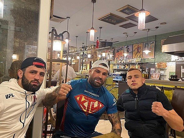 Anton�n Beck (vlevo) je Karlos�v sv��enec.