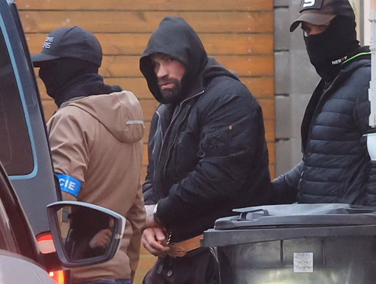 Zadr�en� Karlos V�mola