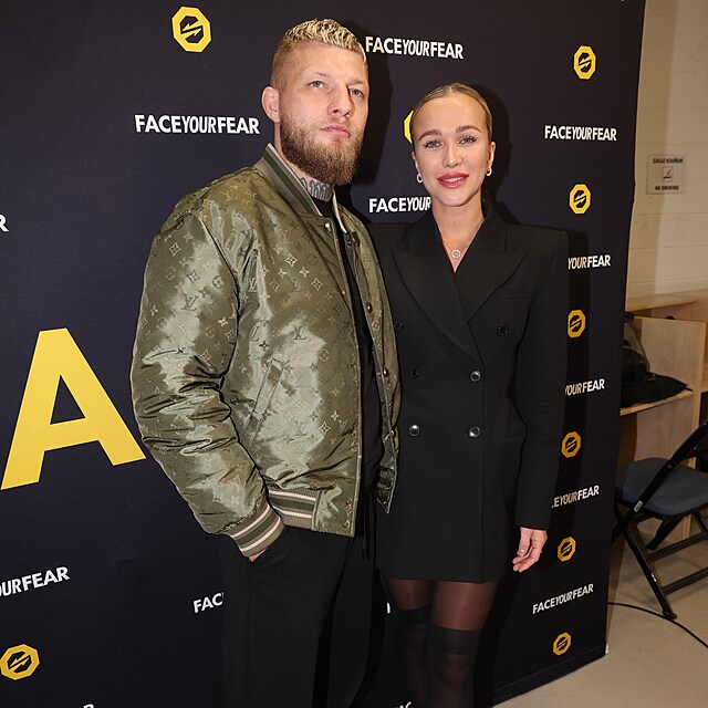 Nela Slov�kov� a Radek Rou�al
