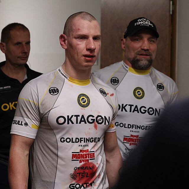 Pavel T�th skon�il se zlomen�m nosem.