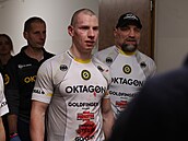 Pavel Tóth skon�il se zlomeným nosem.