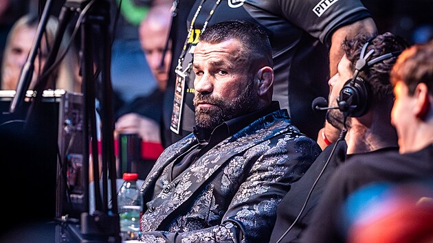 Karlos V�mola l�t� ve velk�m mal�ru.