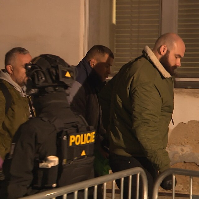 Karlose V�molu vedou do nemocnice