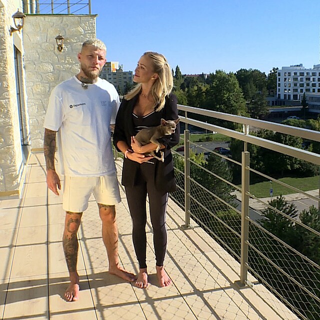 Nela Slov�kov� ve V�m�n� man�elek