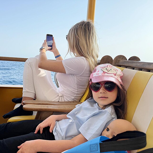 Lucie Matu�ov� s dcerou Nat�lkou v Egypt�