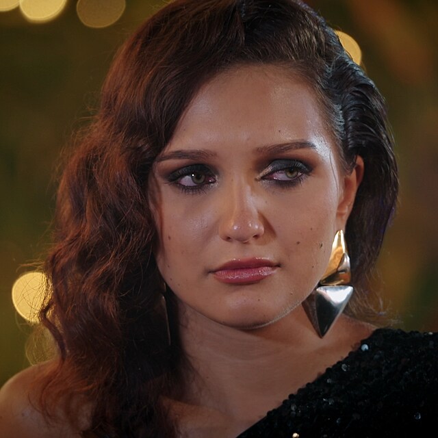 Mary nesla l�ba�ku sv� nejlep�� kamar�dky Sarah s M�rou t�ce. Slo�ila se.