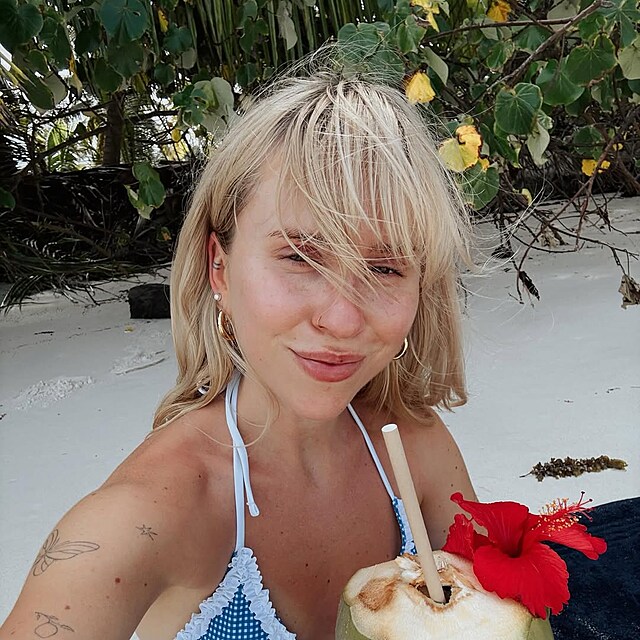 Mariana Pracha�ov� si u��v� na Seychel�ch.