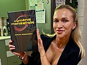 Nela Slováková ve vým�n� man�elek.