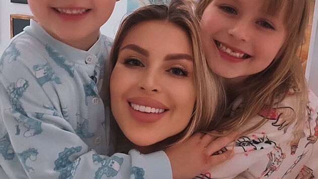 Lela Vémola s d�tmi