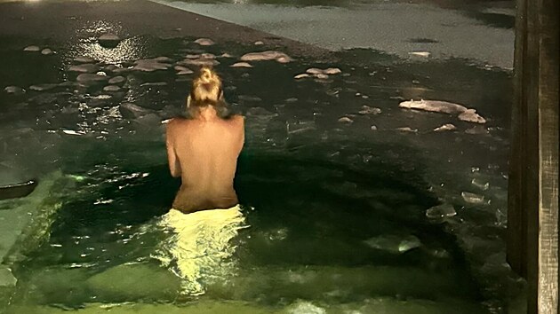 Ta��na Kucha�ov� si u��v� mrazy po sv�m.