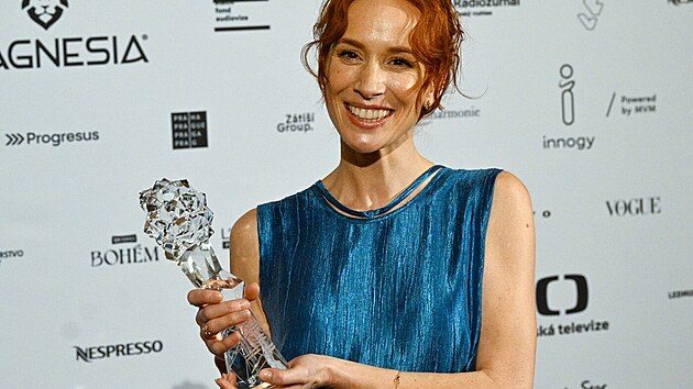 Tá�a Pauhofová s �eským lvem za vedlej�í roli ve filmu Vlny