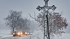 Na silnici je to o nervy, sn�ení zhor�uje viditelnost a auta jedou opatrn� v...