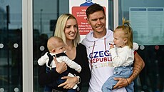 Pavel Maslák s dnes ji� bývalou man�elkou Nellou a jejich d�tmi