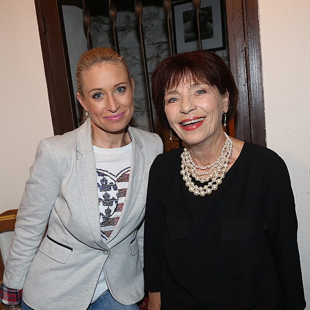 Maminka mou pomoc odmítá, říká dcera nemocné hlasatelky Marty Skarlandtové