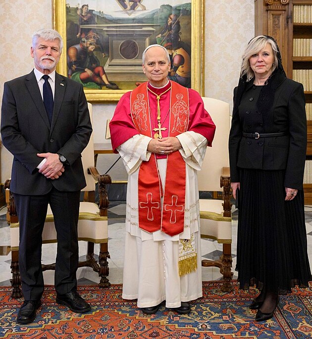 Prezident Petr Pavel s prvn� d�mou Evou Pavlovou na audienci u pape�e Lva XIV.