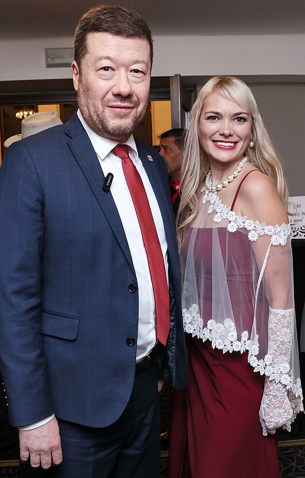 Tomio Okamura zav�tal na ples pro hasi�e.