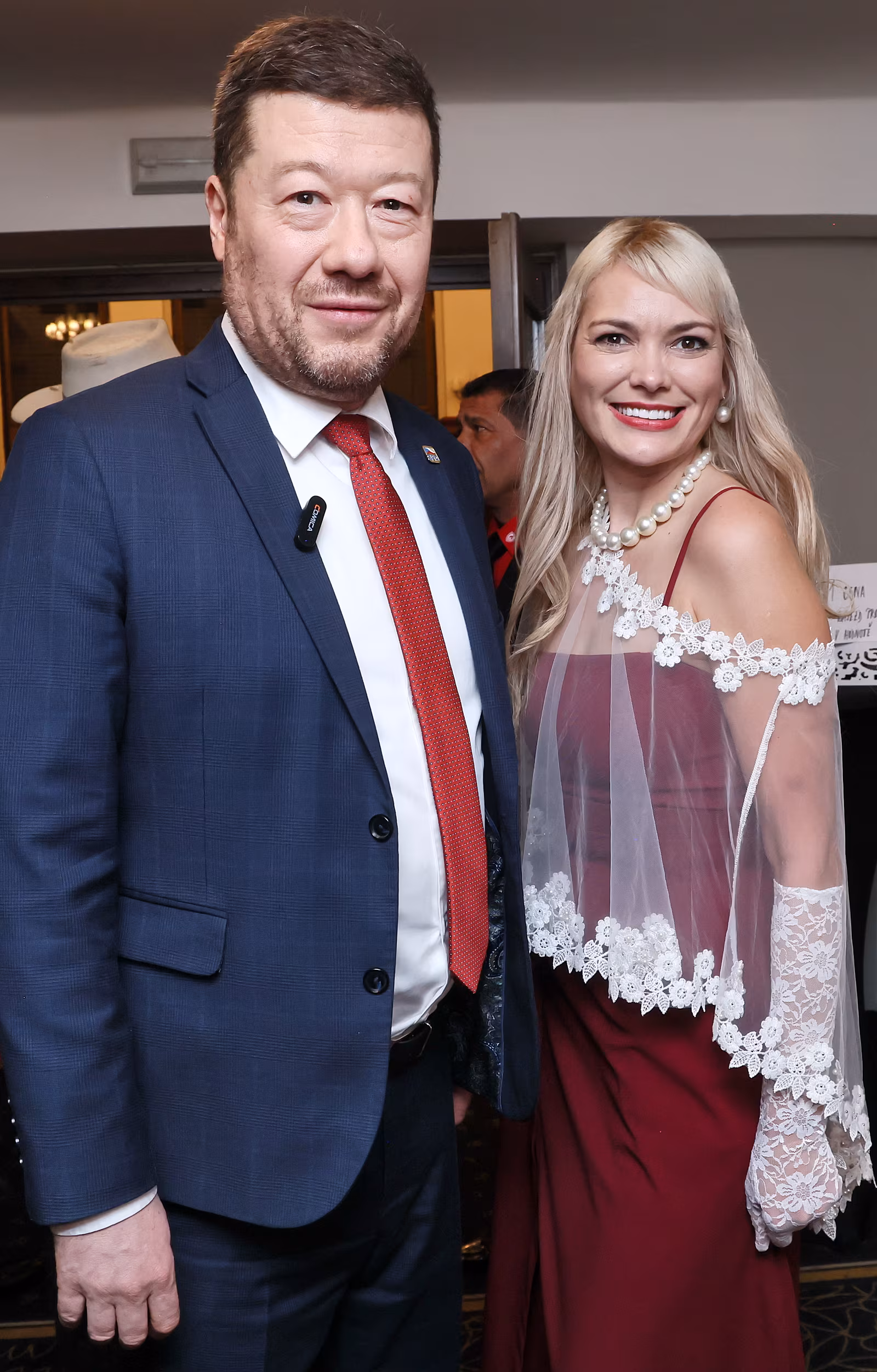 Tomio Okamura zav�tal na ples pro hasi�e.