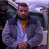 Karlos V�mola (40) dorazil na kontrolu �elisti do V�eobecn� fakultn� nemocnice v Praze.