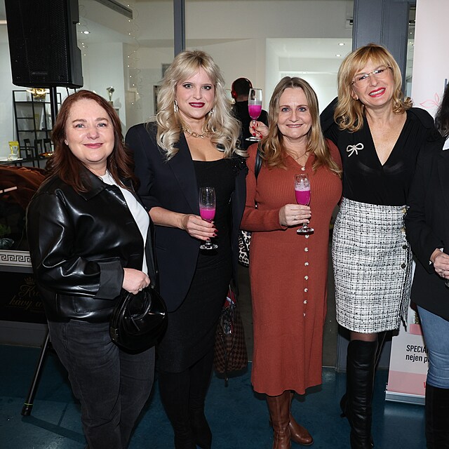 Alena Wilson, Miriam Chytilov� a dal�� m�dn� n�vrh��ka na p�edstaven� nov�ho kolagenov�ho drinku