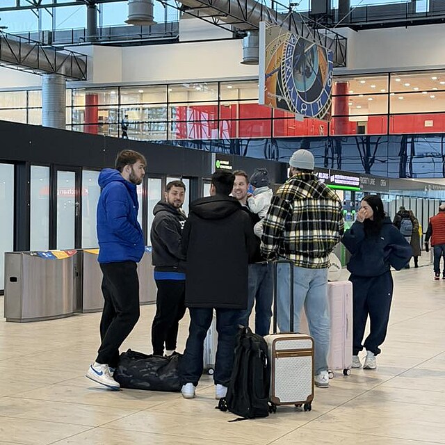 Hlou�ek influencer� na pra�sk�m leti�ti. M��� do Survivoru?