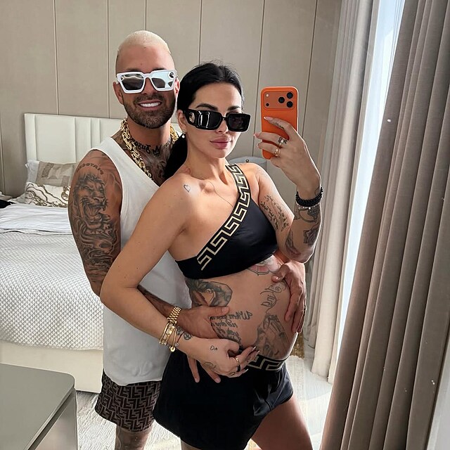 Zuzana Pla�kov� �ek� s man�elem Ren�m dal�� d�t�.