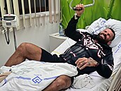 Karlos Vémola na nemocni�ním l��ku. (Archivní fotografie)