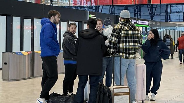 Hlou�ek influencer� na pra�sk�m leti�ti. M��� do Survivoru?