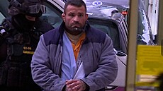 Karlos Vémola (40) dorazil na kontrolu �elisti do V�eobecné fakultní nemocnice...