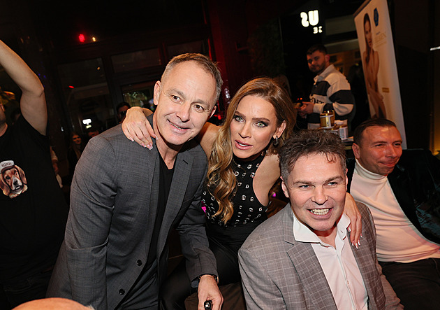 Verešová přiznala lososí sperma. Na křtu kalendáře byl Volopich i Jágr