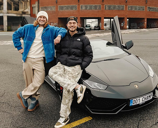 Další úlovek Vládi Kadlece: S majitelem JabkoLevně koupil Vémolovo Lamborghini