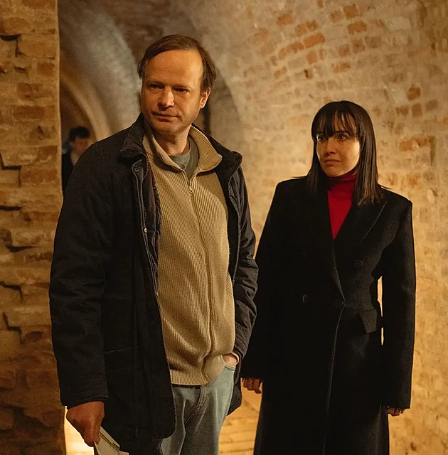 Na prvn� pohled oby�ejn� dvojice, ve skute�nosti vztah, kter� m� temnou druhou...