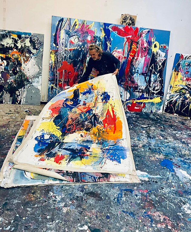 Um�n�, kter� v�s zastav� mezi n�kupem a k�vou: SKY GALLERY �ESTKA p�edstavuje...