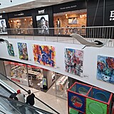 Um�n�, kter� v�s zastav� mezi n�kupem a k�vou: SKY GALLERY �ESTKA p�edstavuje...