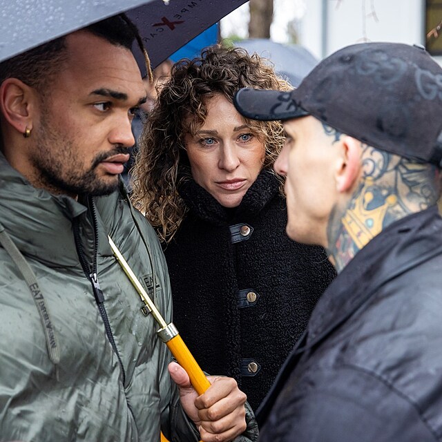 Moni�ina snoubence Roderika museli podp�rat.