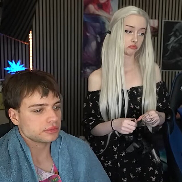 Opat se roze�el se svou partnerkou Kyou