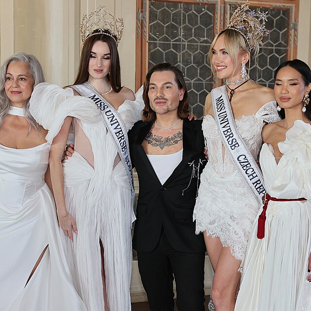 Monika Exlerov�, Michaela Tomanov�, Sarah Vu, Viktoria G�llov� a Sam Dolce na �vodn� tiskov� konferenci Miss Universe Czech Republic 2026
