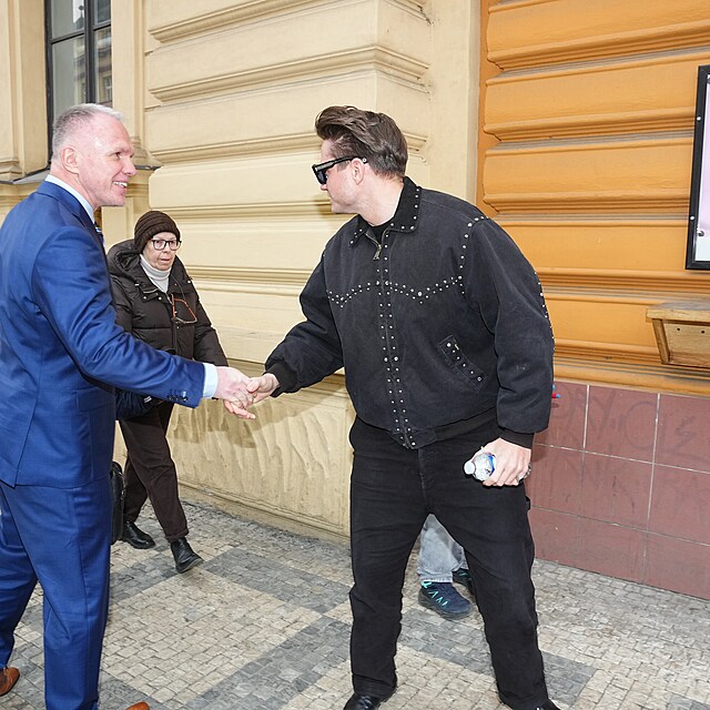 Ond�ej Brzobohat� s advok�tem Robertem Vladykou