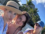 Hedvika Kollerová s dcerami Hedvikou a Kate�inou.